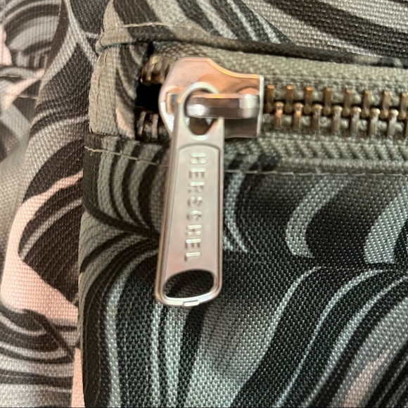 The Herschel Supply Co. Brand 26L Settlement Backpack Silver Birch Palm Green - Picture 4 of 6